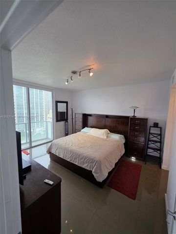 1060 Brickell Ave 2201, Miami, FL 33131