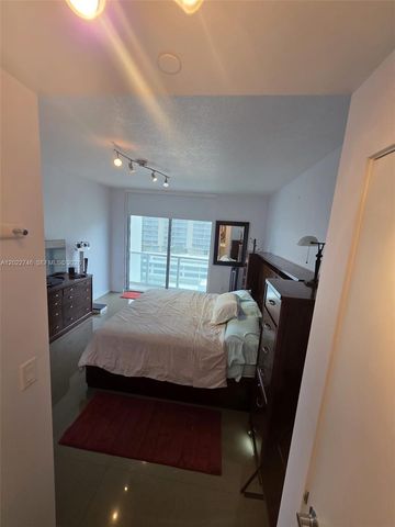 1060 Brickell Ave 2201, Miami, FL 33131