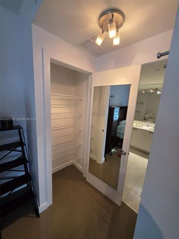 1060 Brickell Ave 2201, Miami, FL 33131
