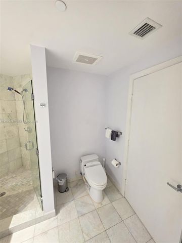 1060 Brickell Ave 2201, Miami, FL 33131