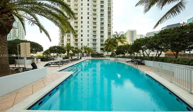 1060 Brickell Ave 2201, Miami, FL 33131