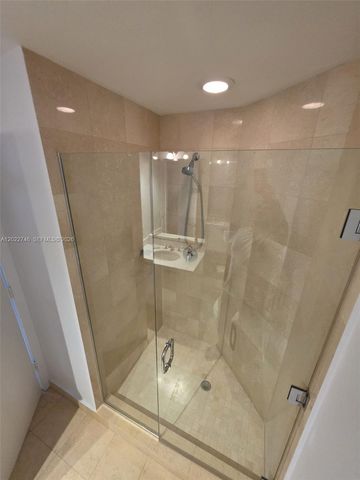 1060 Brickell Ave 2201, Miami, FL 33131