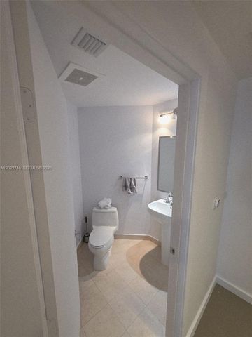1060 Brickell Ave 2201, Miami, FL 33131