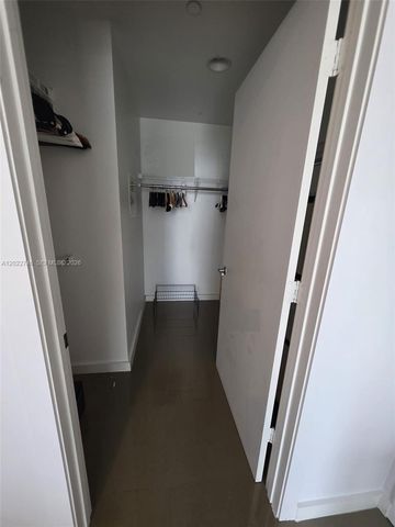 1060 Brickell Ave 2201, Miami, FL 33131