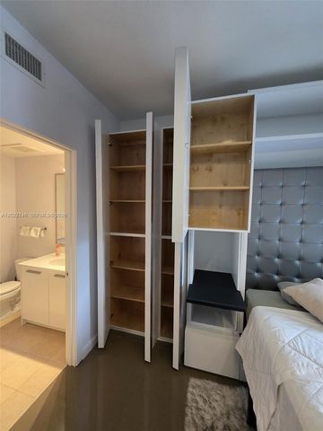 1060 Brickell Ave 2201, Miami, FL 33131