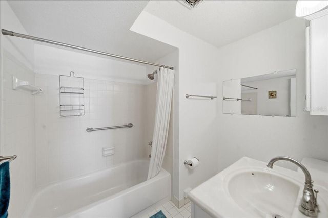 689 LAKE HOWARD DRIVE NW 1D, Winter Haven, FL 33880