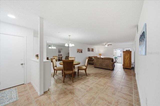 689 LAKE HOWARD DRIVE NW 1D, Winter Haven, FL 33880