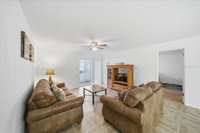 689 LAKE HOWARD DRIVE NW 1D, Winter Haven, FL 33880