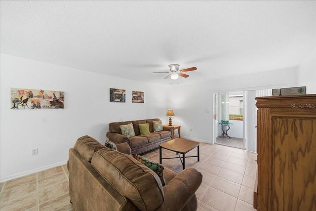 689 LAKE HOWARD DRIVE NW 1D, Winter Haven, FL 33880