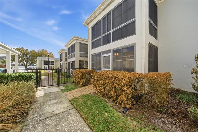 689 LAKE HOWARD DRIVE NW 1D, Winter Haven, FL 33880