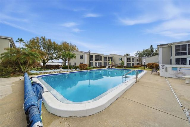 689 LAKE HOWARD DRIVE NW 1D, Winter Haven, FL 33880