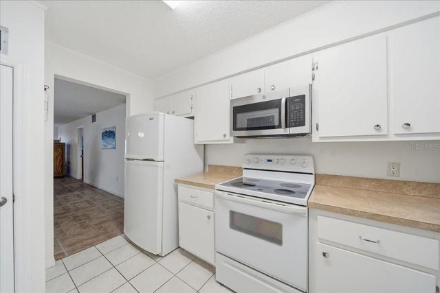 689 LAKE HOWARD DRIVE NW 1D, Winter Haven, FL 33880