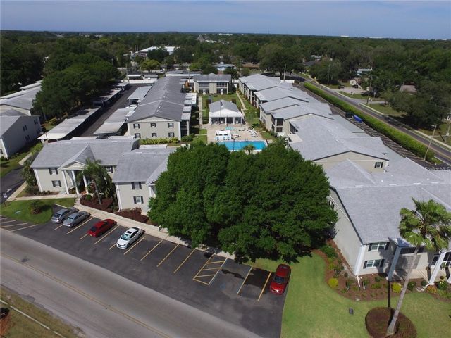 689 LAKE HOWARD DRIVE NW 1D, Winter Haven, FL 33880