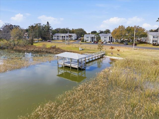 689 LAKE HOWARD DRIVE NW 1D, Winter Haven, FL 33880