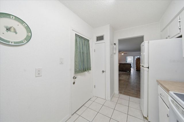 689 LAKE HOWARD DRIVE NW 1D, Winter Haven, FL 33880