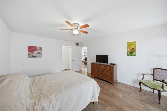 689 LAKE HOWARD DRIVE NW 1D, Winter Haven, FL 33880