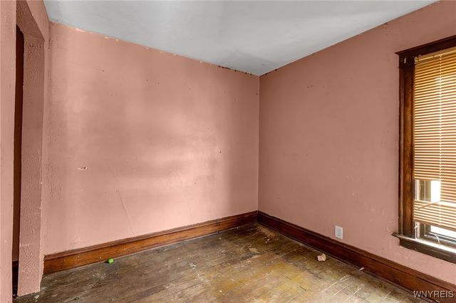 725 Monteagle Street, Niagara Falls, NY 14305