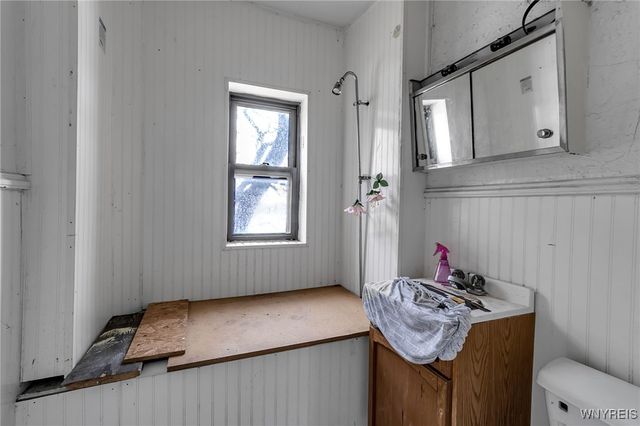 725 Monteagle Street, Niagara Falls, NY 14305