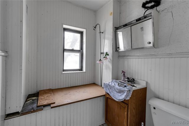 725 Monteagle Street, Niagara Falls, NY 14305