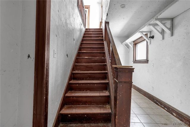 725 Monteagle Street, Niagara Falls, NY 14305