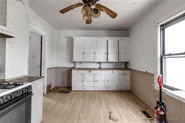 725 Monteagle Street, Niagara Falls, NY 14305