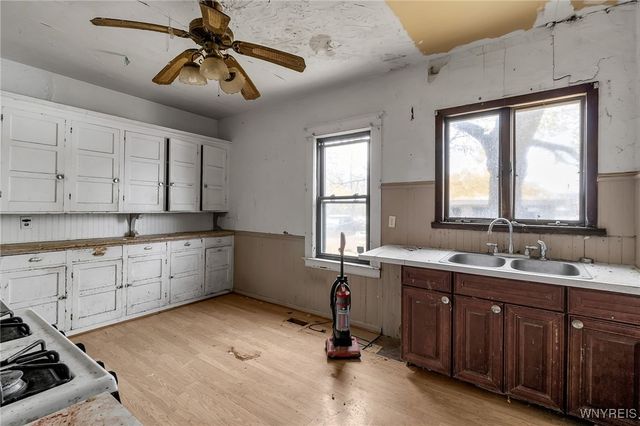 725 Monteagle Street, Niagara Falls, NY 14305