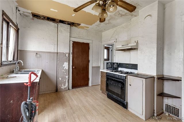 725 Monteagle Street, Niagara Falls, NY 14305