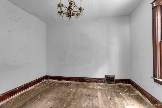 725 Monteagle Street, Niagara Falls, NY 14305