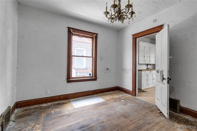 725 Monteagle Street, Niagara Falls, NY 14305