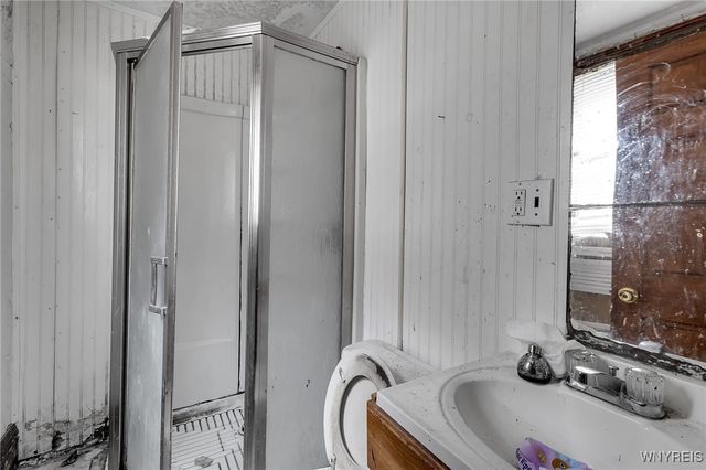 725 Monteagle Street, Niagara Falls, NY 14305