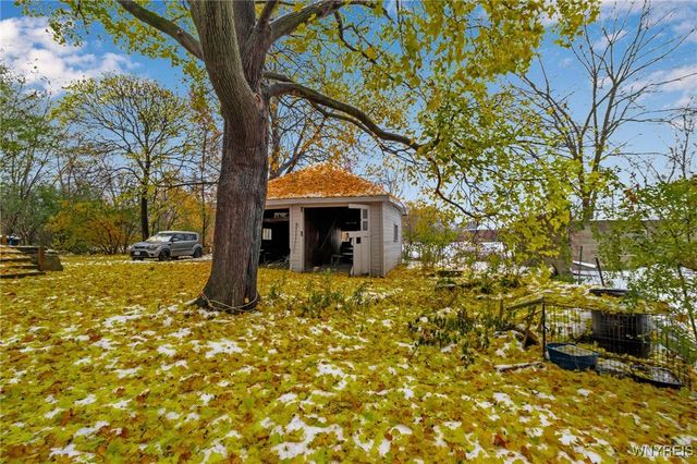 725 Monteagle Street, Niagara Falls, NY 14305