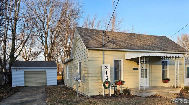 215 W Palmer Street, Litchfield, IL 62056