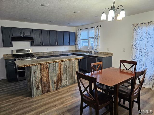 215 W Palmer Street, Litchfield, IL 62056