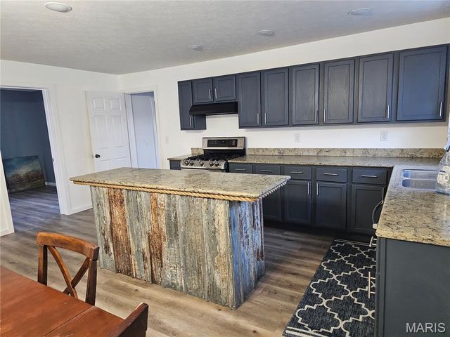 215 W Palmer Street, Litchfield, IL 62056