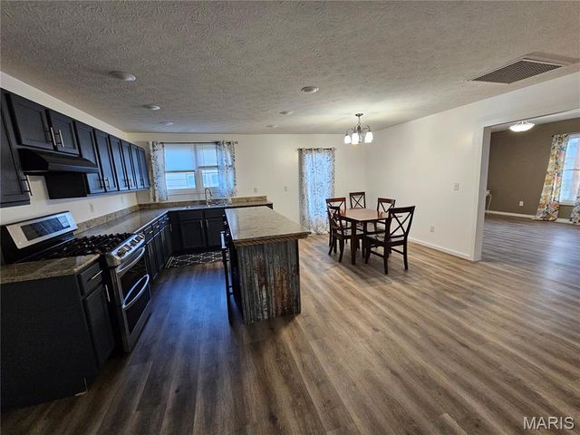 215 W Palmer Street, Litchfield, IL 62056