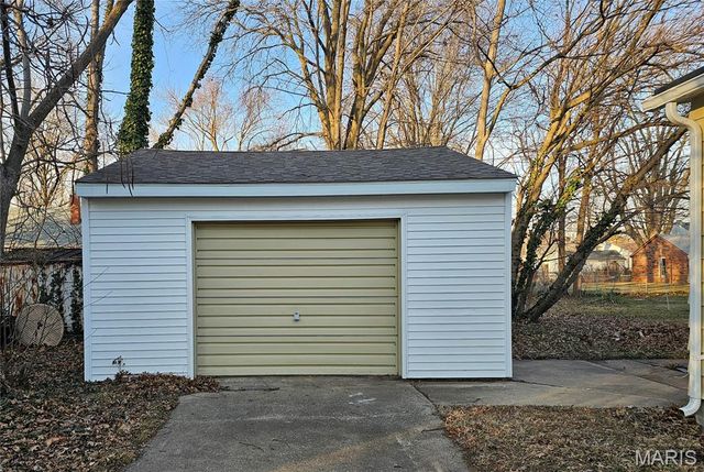 215 W Palmer Street, Litchfield, IL 62056