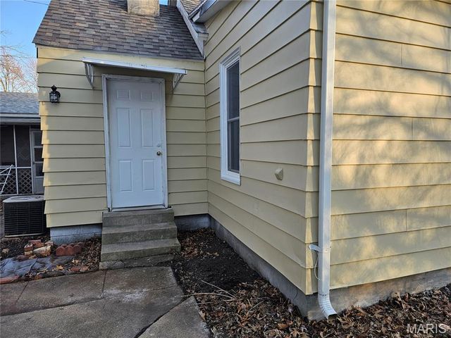 215 W Palmer Street, Litchfield, IL 62056