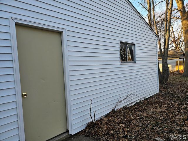 215 W Palmer Street, Litchfield, IL 62056