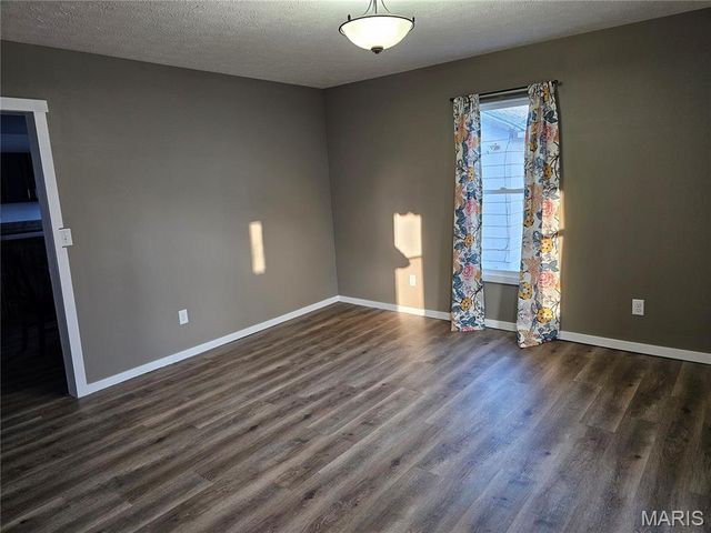 215 W Palmer Street, Litchfield, IL 62056