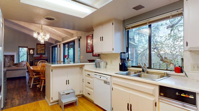 12510 Jayhawk Ct, Penn Valley, CA 95946