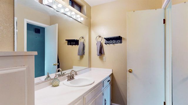 12510 Jayhawk Ct, Penn Valley, CA 95946