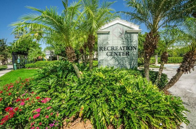 605 VALLANCE WAY NE, St Petersburg, FL 33716