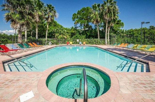 605 VALLANCE WAY NE, St Petersburg, FL 33716