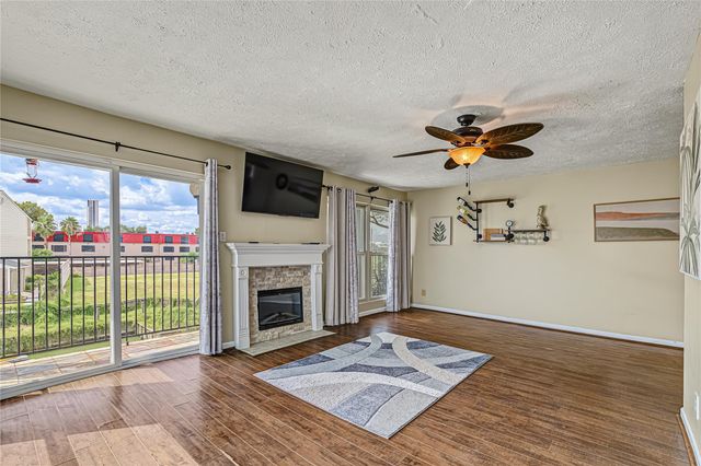 4011 Nasa Rd 1 Parkway 511, El Lago, TX 77586