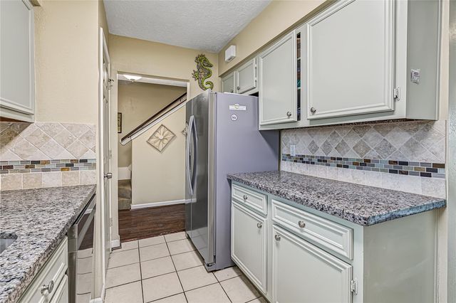 4011 Nasa Rd 1 Parkway 511, El Lago, TX 77586