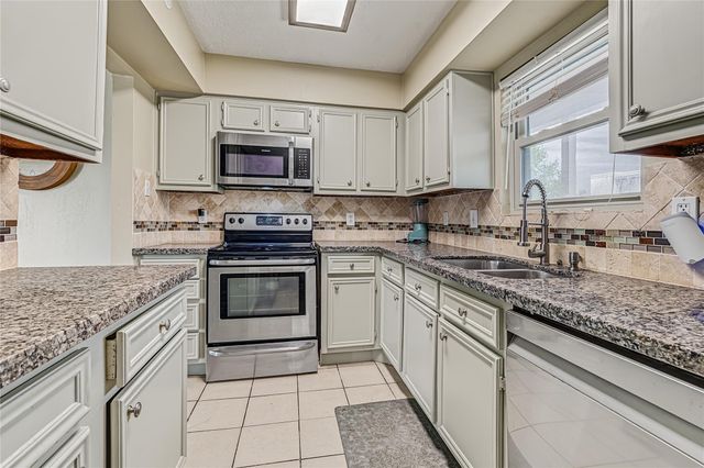 4011 Nasa Rd 1 Parkway 511, El Lago, TX 77586