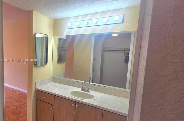 9300 Fontainebleau Boulevard E213, Miami, FL 33172