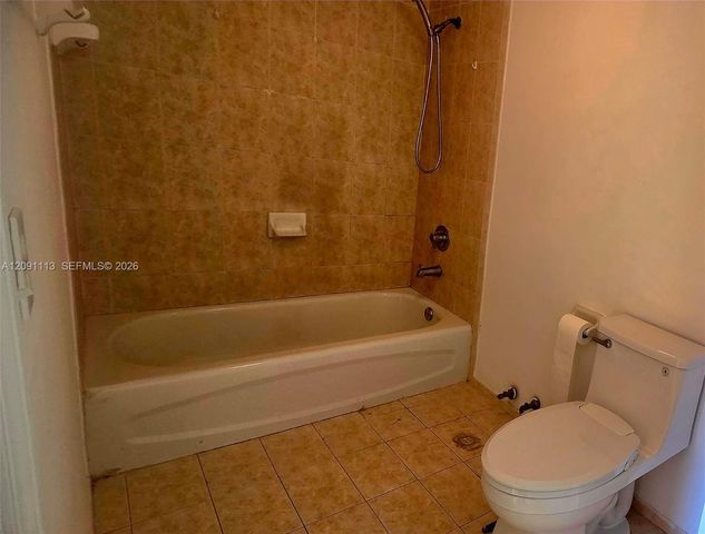 9300 Fontainebleau Boulevard E213, Miami, FL 33172
