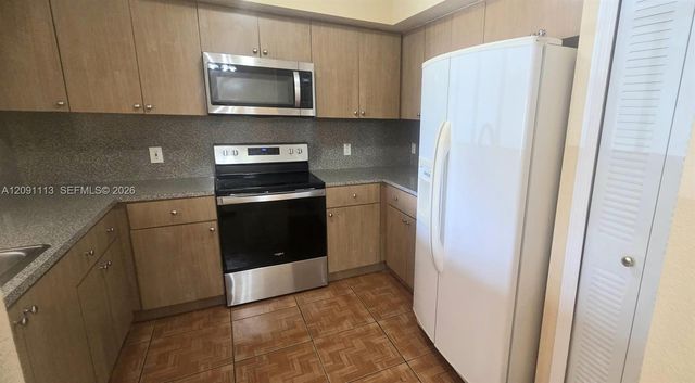 9300 Fontainebleau Boulevard E213, Miami, FL 33172