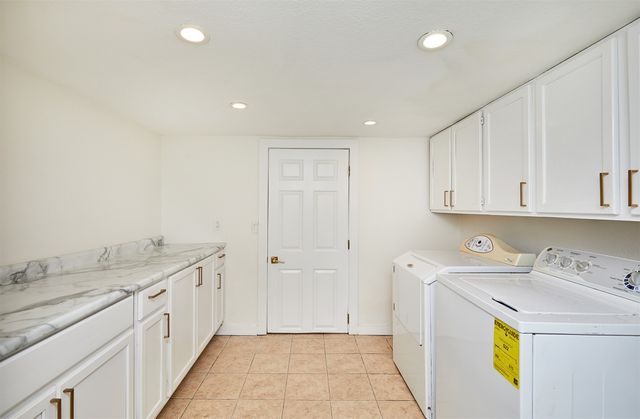 1824 Estella Street, Perry, IA 50220